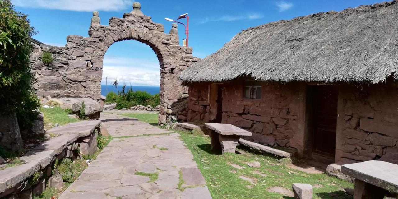 Taquile Hospedaje Mario Huillanopampa Exteriör bild