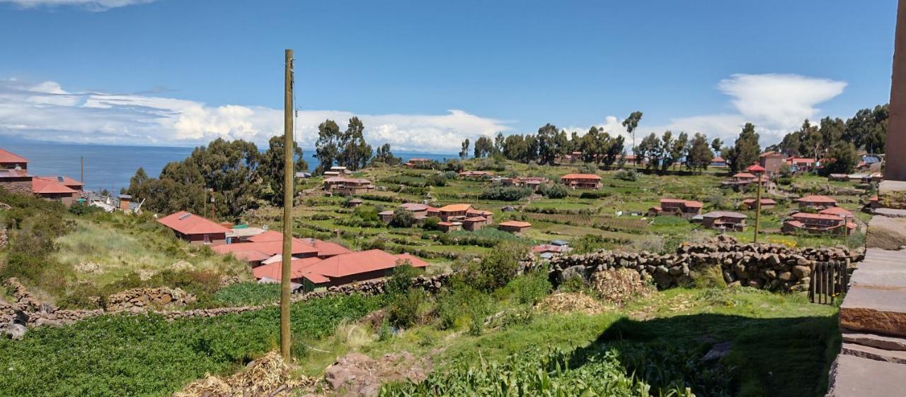 Taquile Hospedaje Mario Huillanopampa Exteriör bild