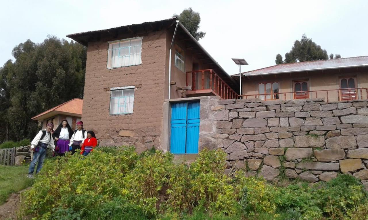 Taquile Hospedaje Mario Huillanopampa Exteriör bild